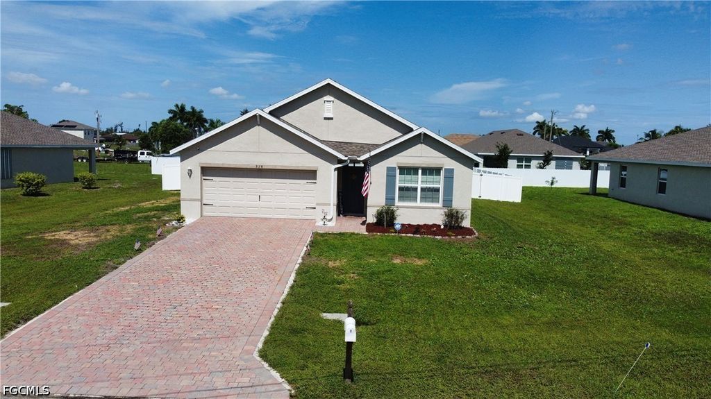 328 Sw 24th Pl, CAPE CORAL