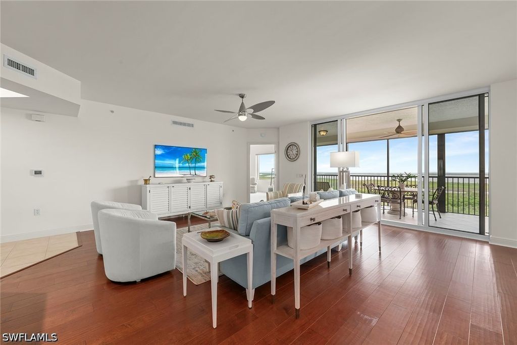 23540 Via Veneto Blvd 1502, Estero