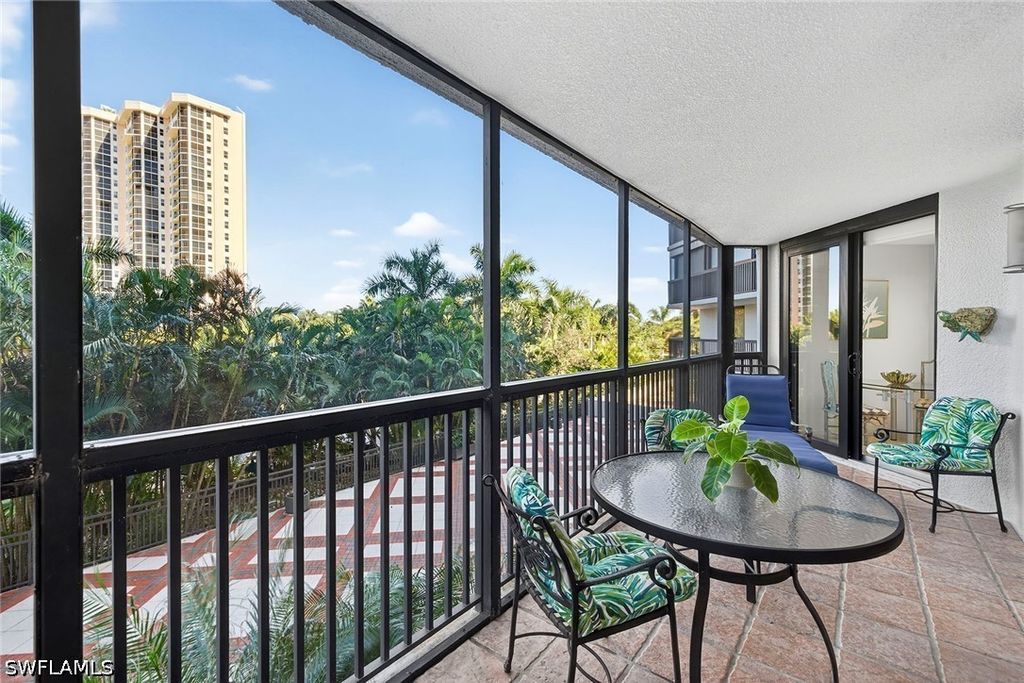 6075 Pelican Bay Blvd 204, NAPLES