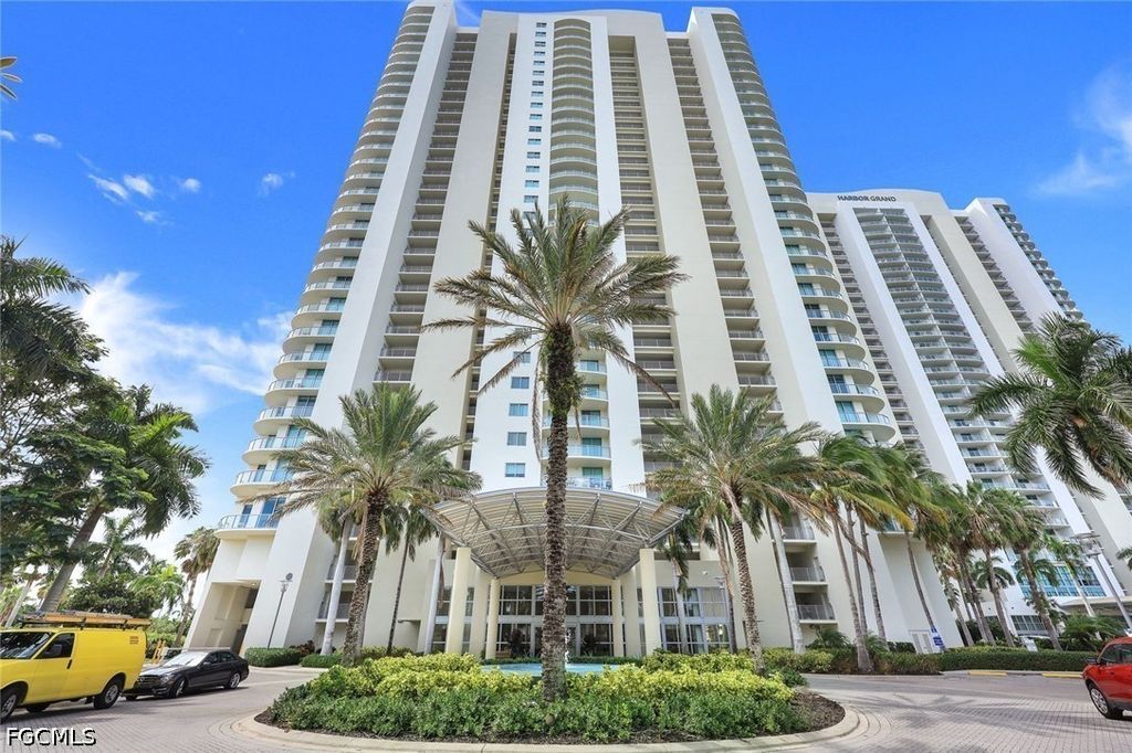3000 Oasis Grand Blvd 801, Fort Myers