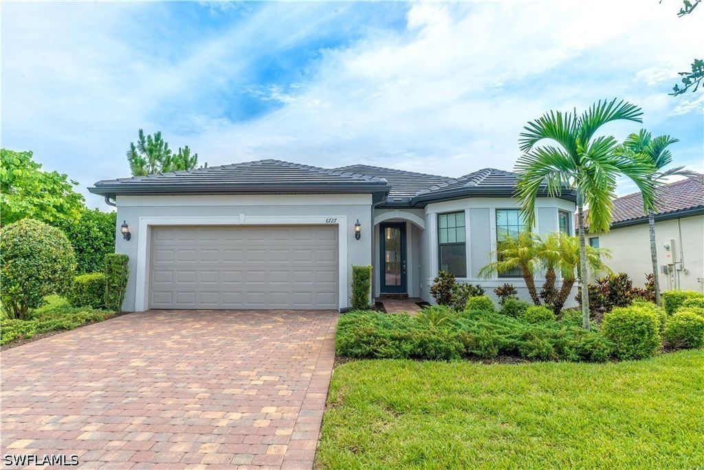 6727 Pennyroyal Dr, NAPLES