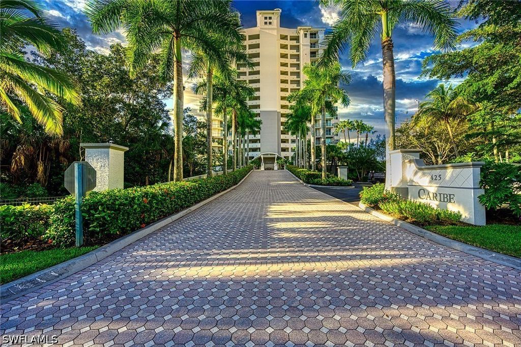 425 Cv Tower Dr 901, Naples