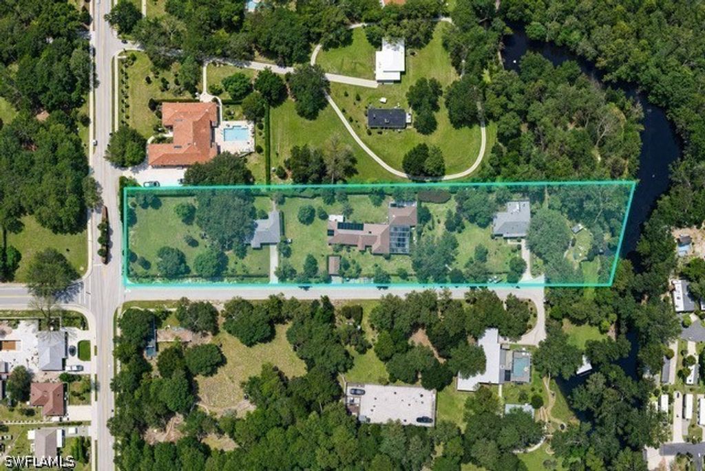 1063 Shadowlawn Dr, Naples