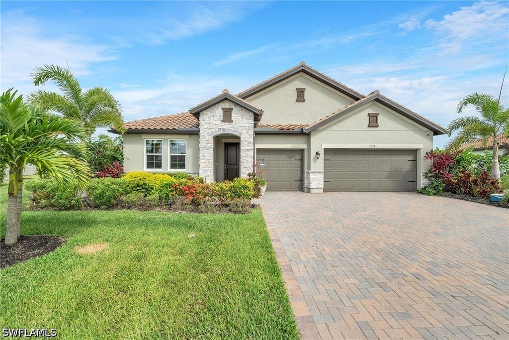2078 Grove Dr, Naples