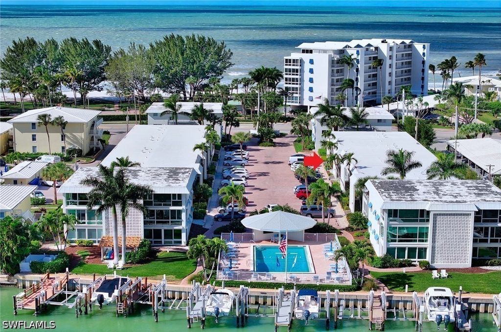2100 Gulf Shore Blvd N 107, Naples