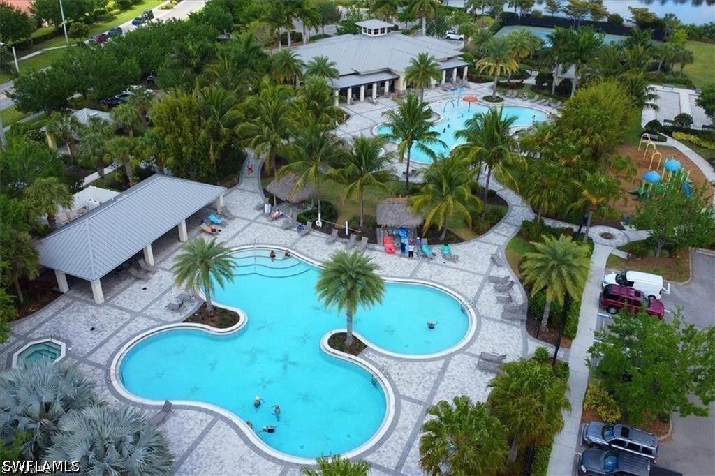 2584 Vine Ave, Naples