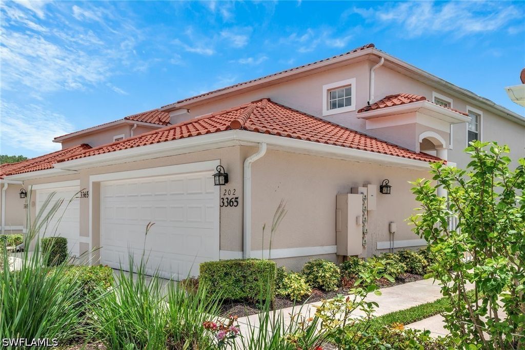3365 Grand Cypress Dr 202, Naples