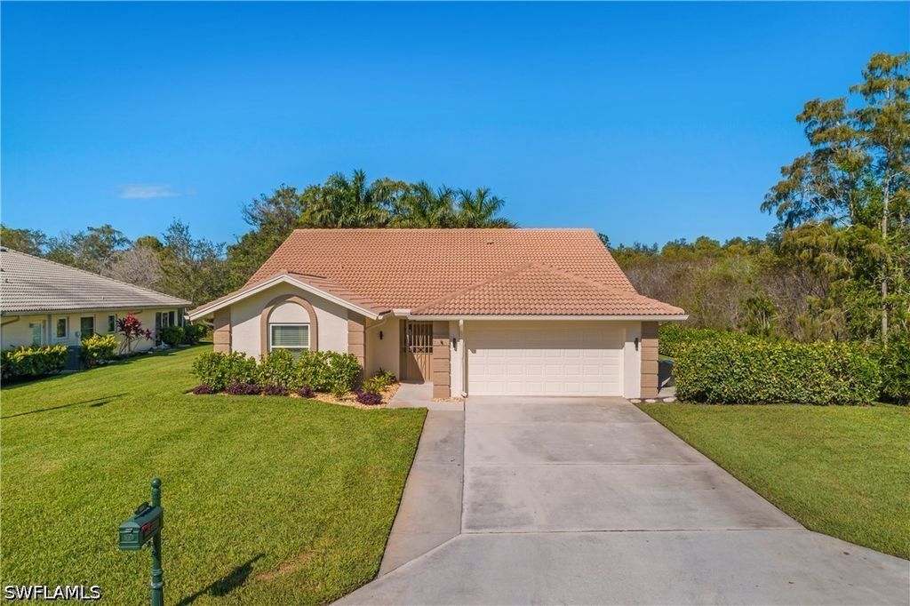 401 Countryside Dr, Naples