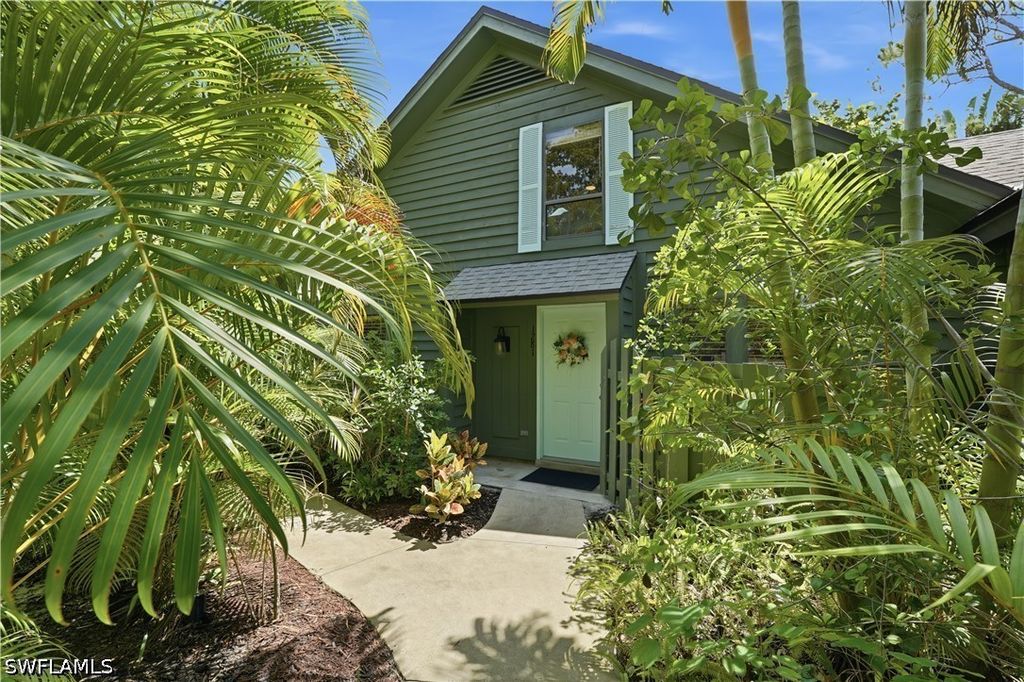 1281 Solana Rd, Naples