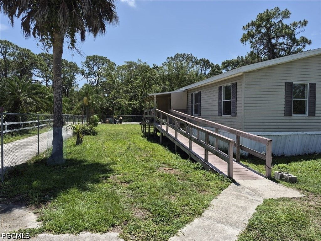 7616 Marx Dr, NORTH FORT MYERS