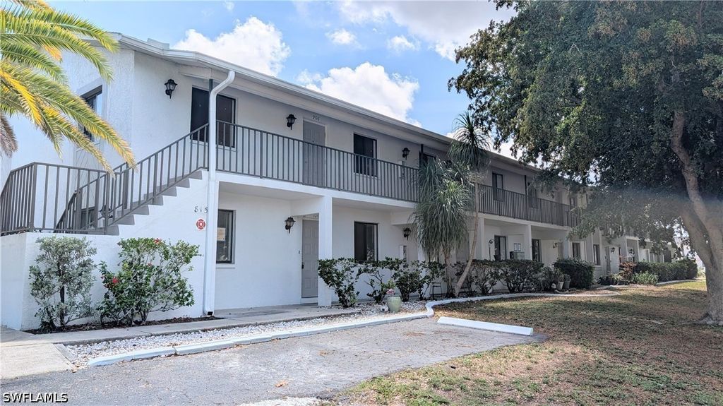 815 Victoria Dr 106, Cape Coral