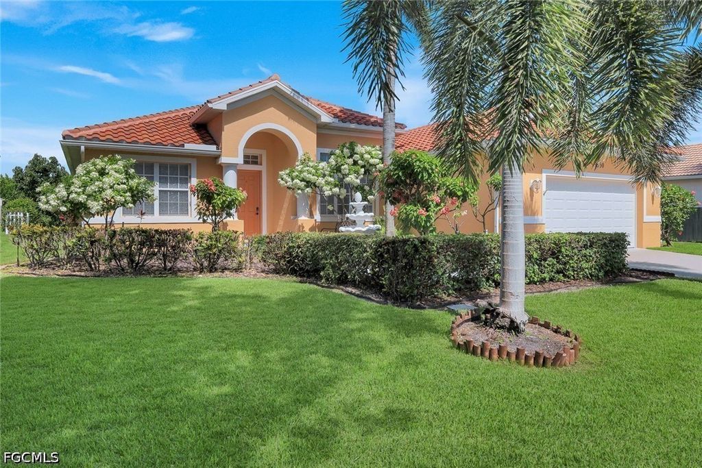 9830 Mar Largo Cir, Fort Myers