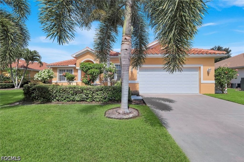 9830 Mar Largo Cir, Fort Myers