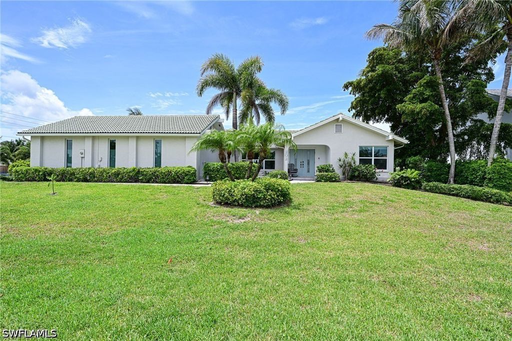 202 6th St, Bonita Springs