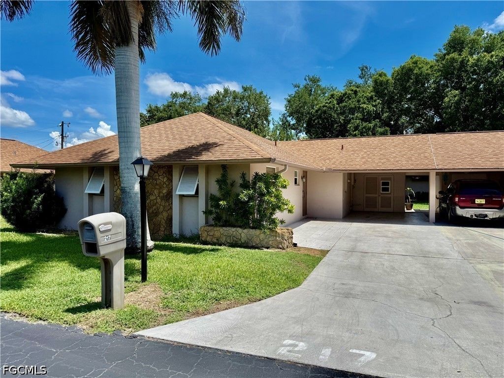 217 Oaklawn Ct, LEHIGH ACRES