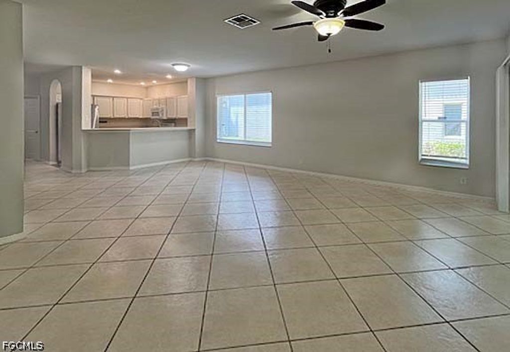 8155 Pacific Beach Dr, Fort Myers