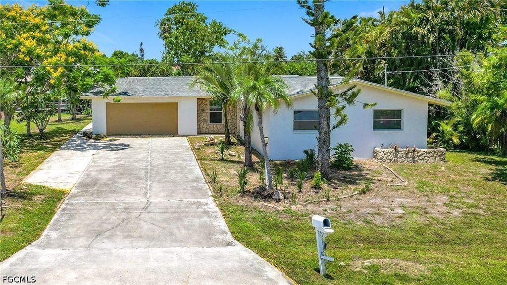 2137 Saint Croix Ave, Fort Myers