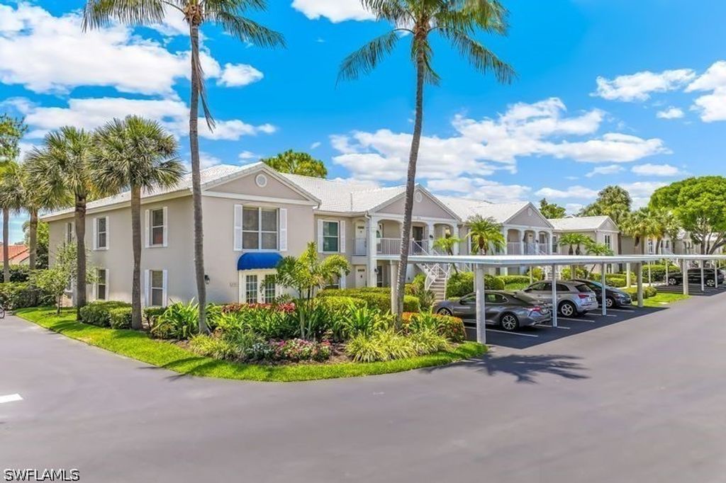 815 Gulf Pavilion Dr 201, Naples