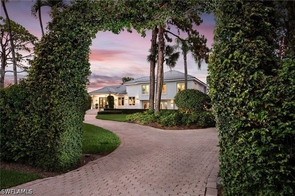 664 Hickory Rd, Naples