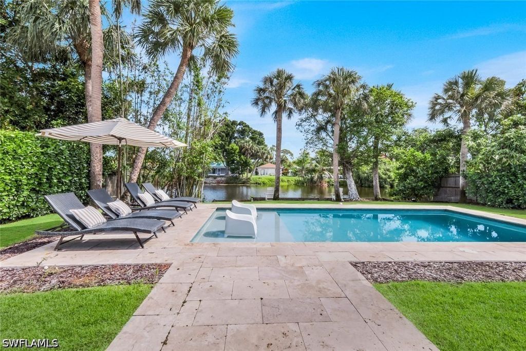 841 107th Ave N, Naples