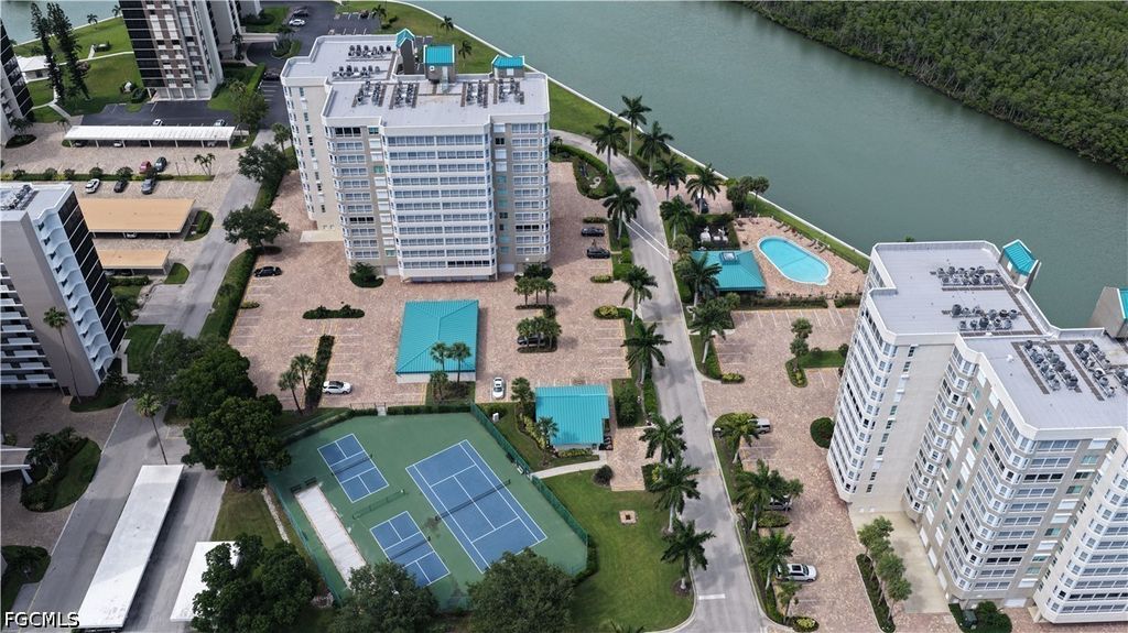 21 Bluebill Ave 303, NAPLES