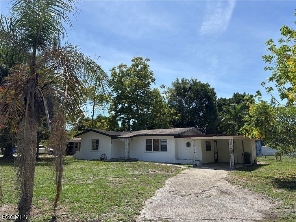 3977 Seminole Ave, Fort Myers