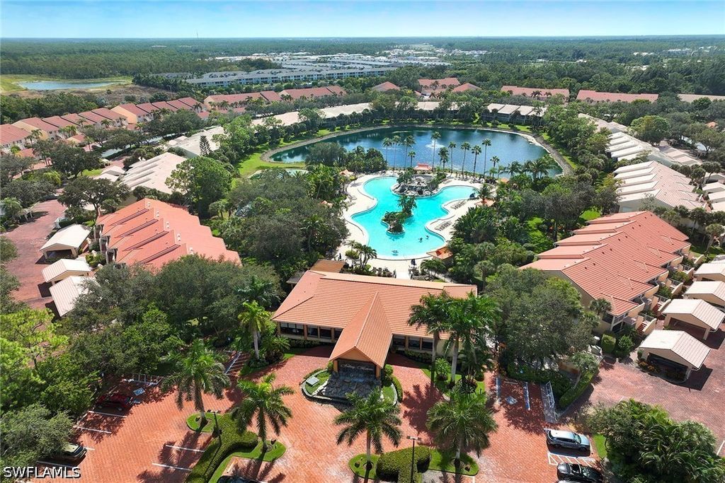 2405 Hidden Lake Dr 4705, Naples
