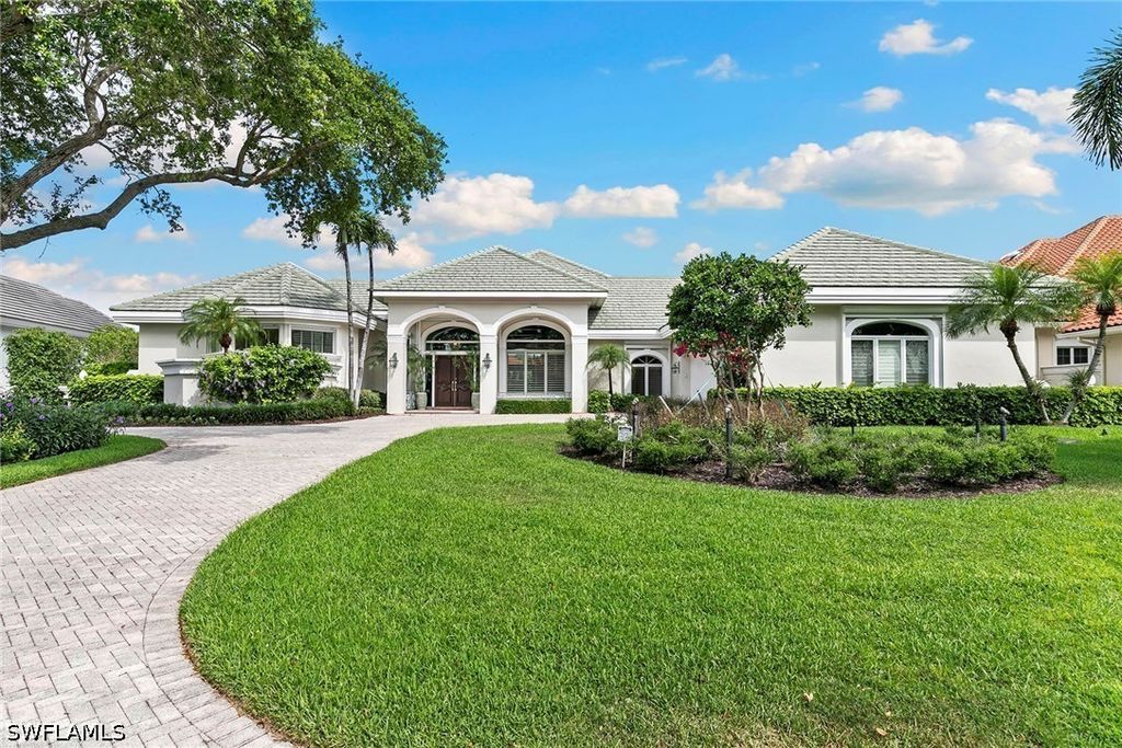 6991 Greentree Dr, Naples