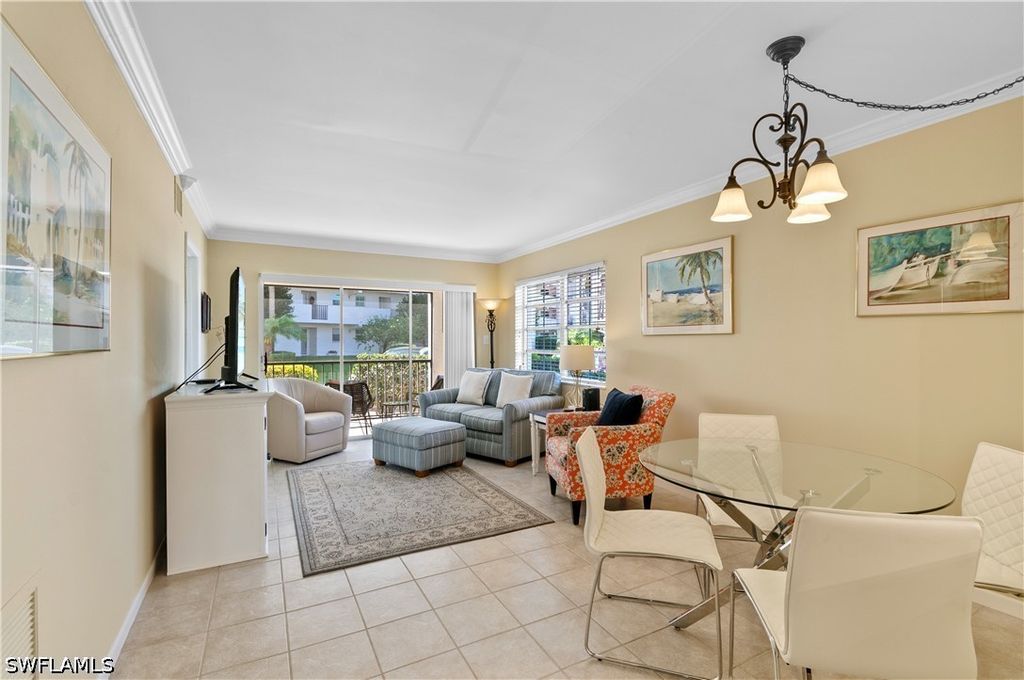 5 High Point Cir W 104, Naples