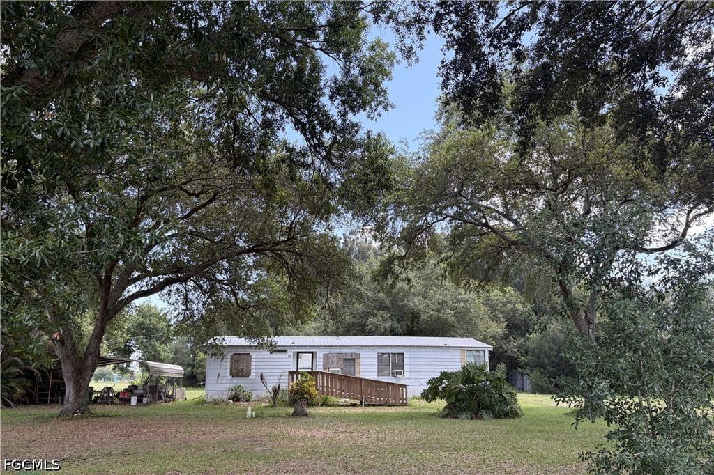 223 Pine Ln, Clewiston