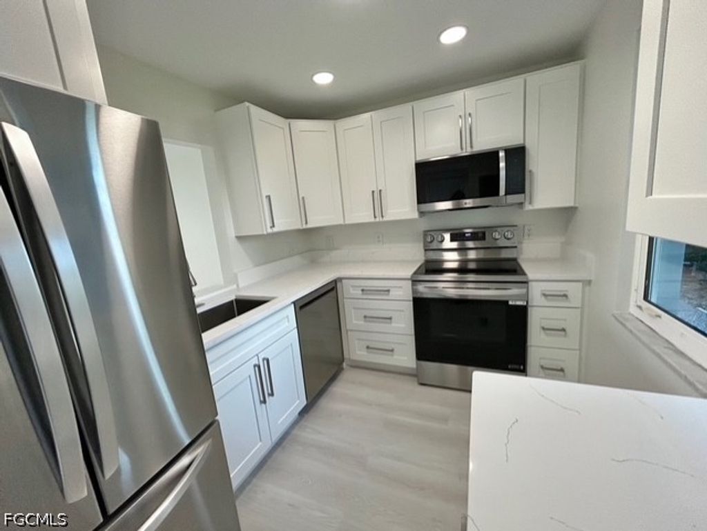 1740 Pine Valley Dr 113, Fort Myers