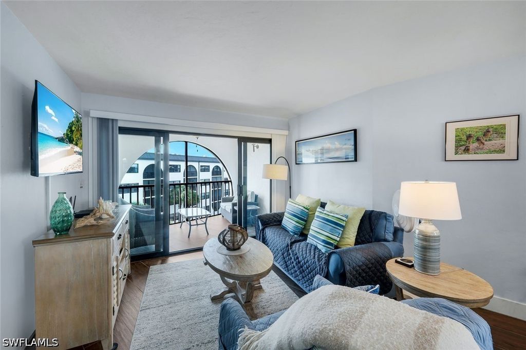 1023 Anglers Cv E505, Marco Island