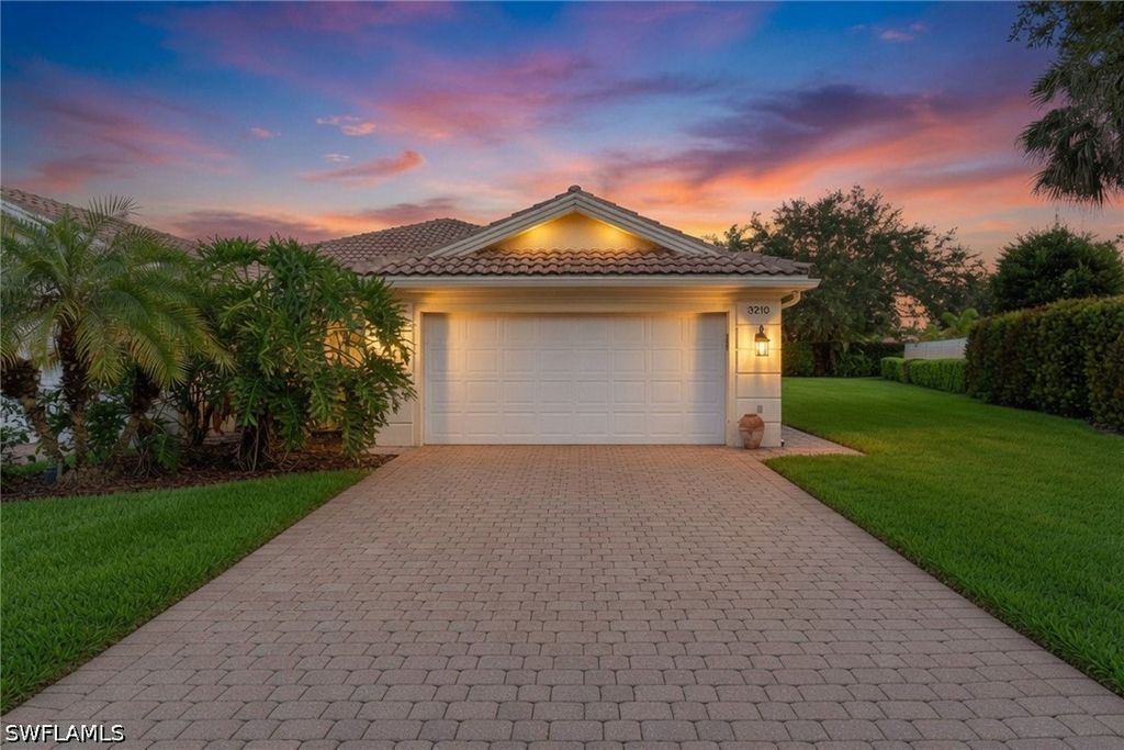 3210 Barbados Ln, Naples
