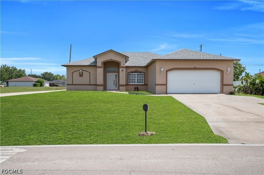 21 Kismet Pkwy E, CAPE CORAL