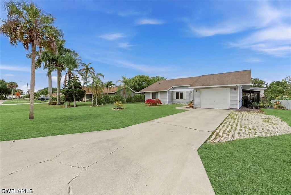 10333 Sandy Hollow Ln, Bonita Springs