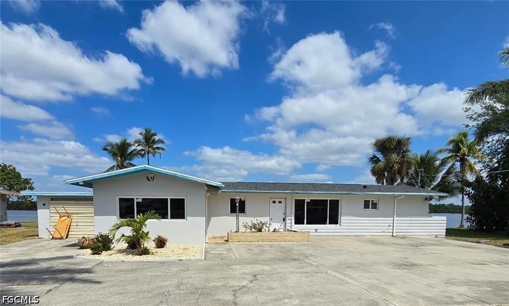 4919 E Riverside Dr, Fort Myers