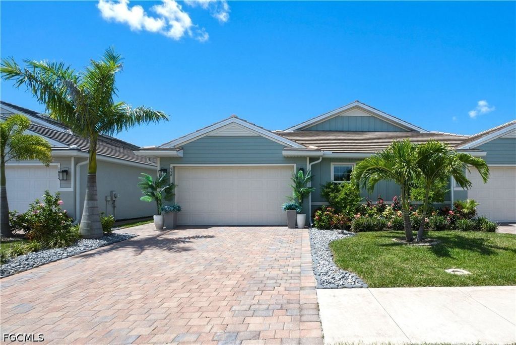 998 Enbrook Loop, Naples