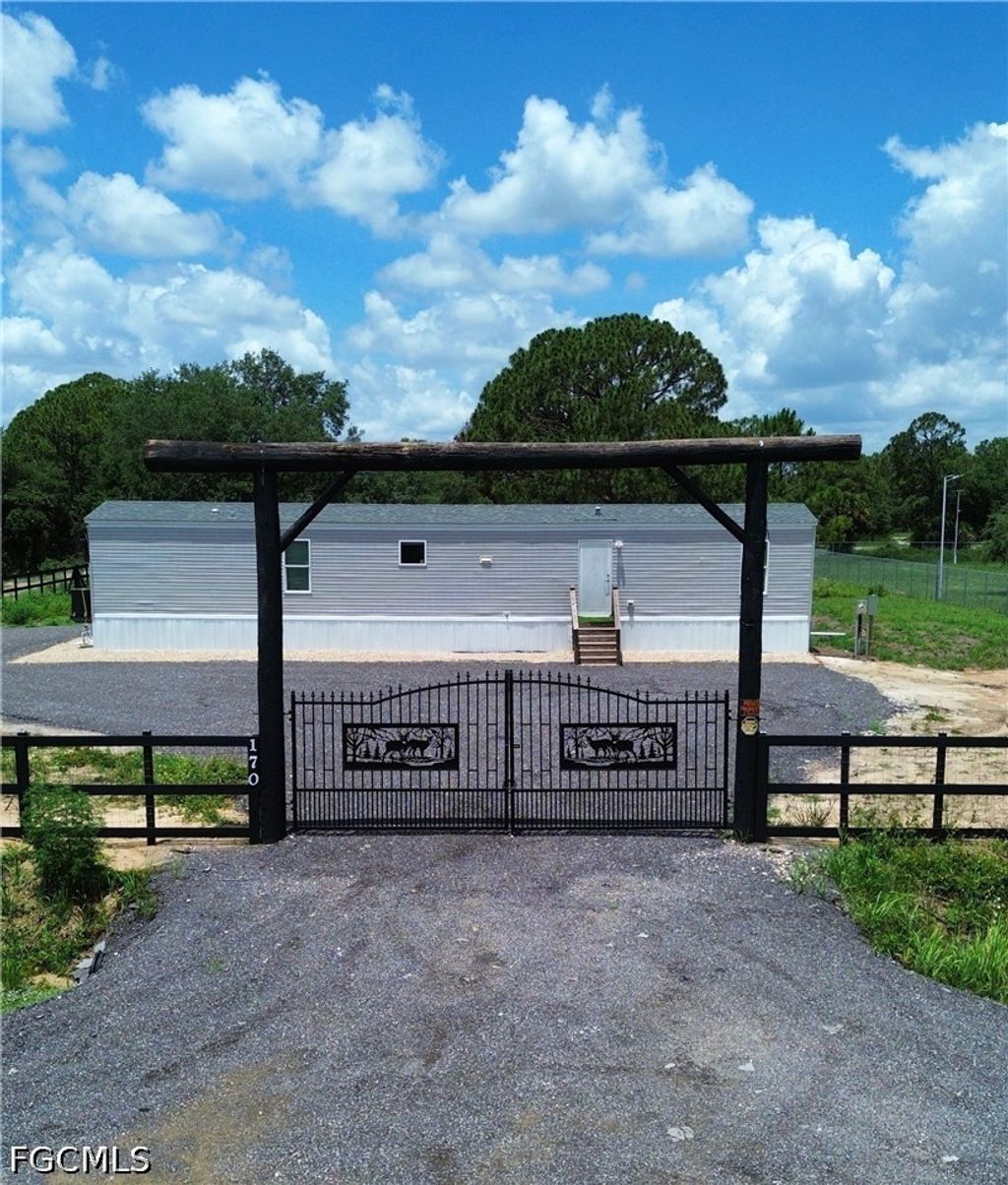 170 S Jinete St, Clewiston