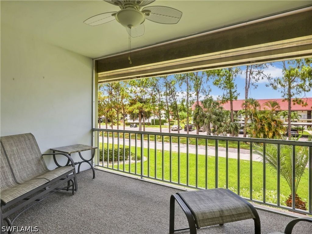 300 Valley Stream Dr 8a, Naples