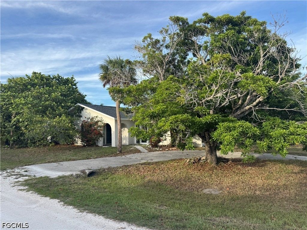 1683 Atlanta Plaza Dr, Sanibel