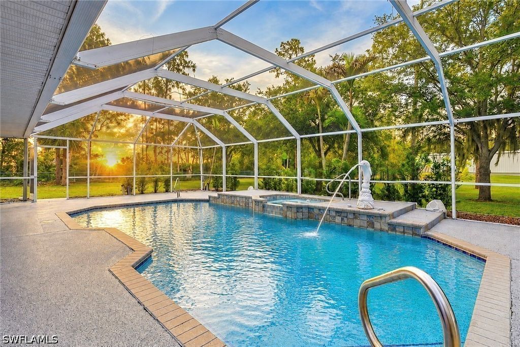 15261 Shamrock Dr, Fort Myers