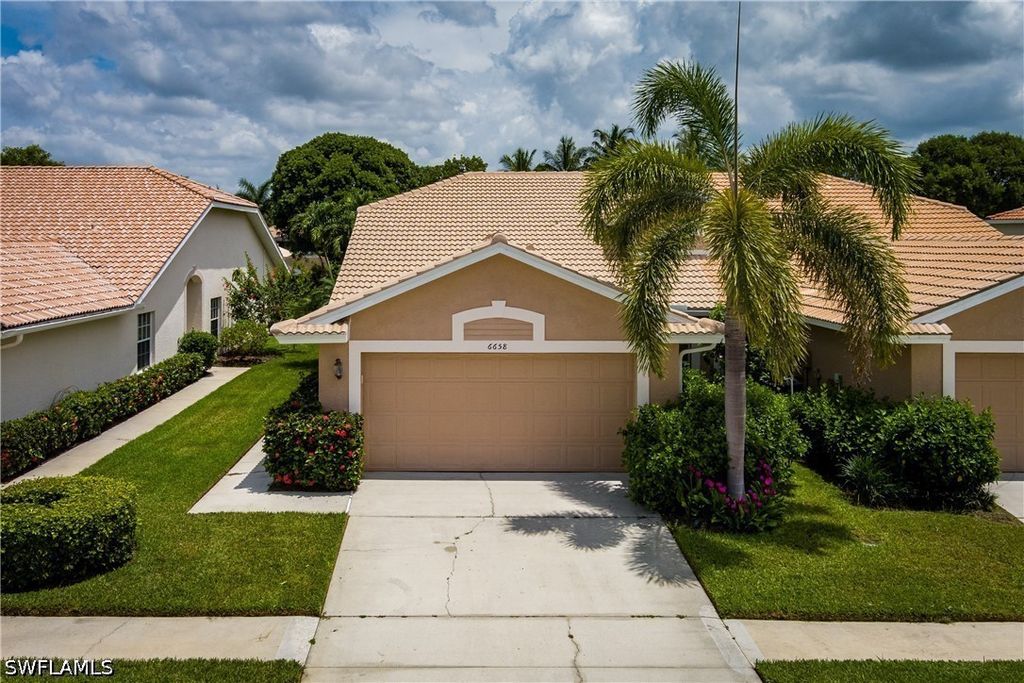 6658 Castlelawn Pl 9, Naples