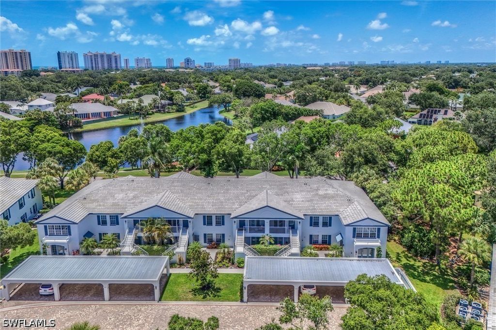 853 Tanbark Dr 105, Naples