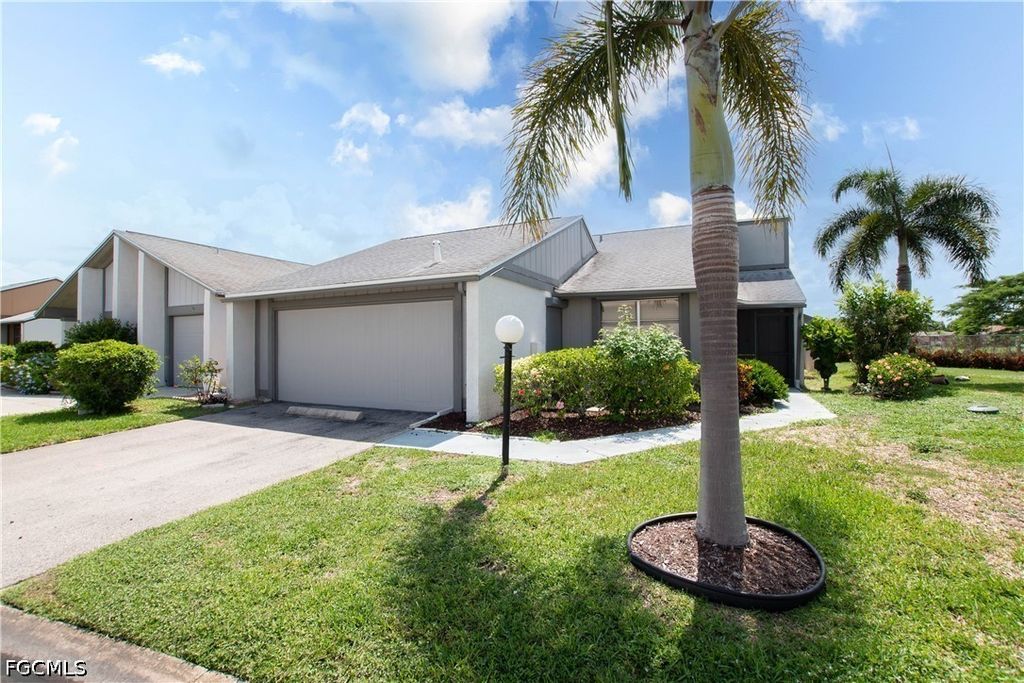 9749 Maplecrest Cir, Lehigh Acres