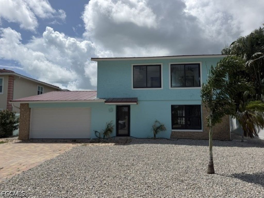 215 Albatross St, FORT MYERS BEACH