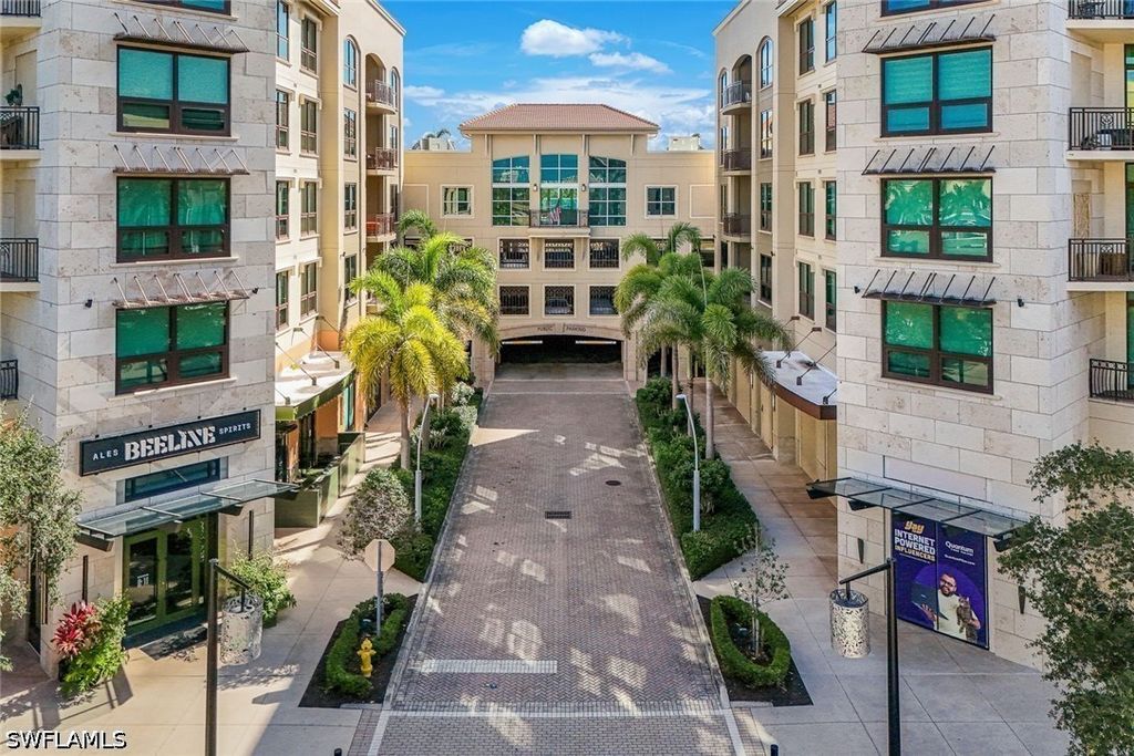 9123 Strada Pl 7201, Naples
