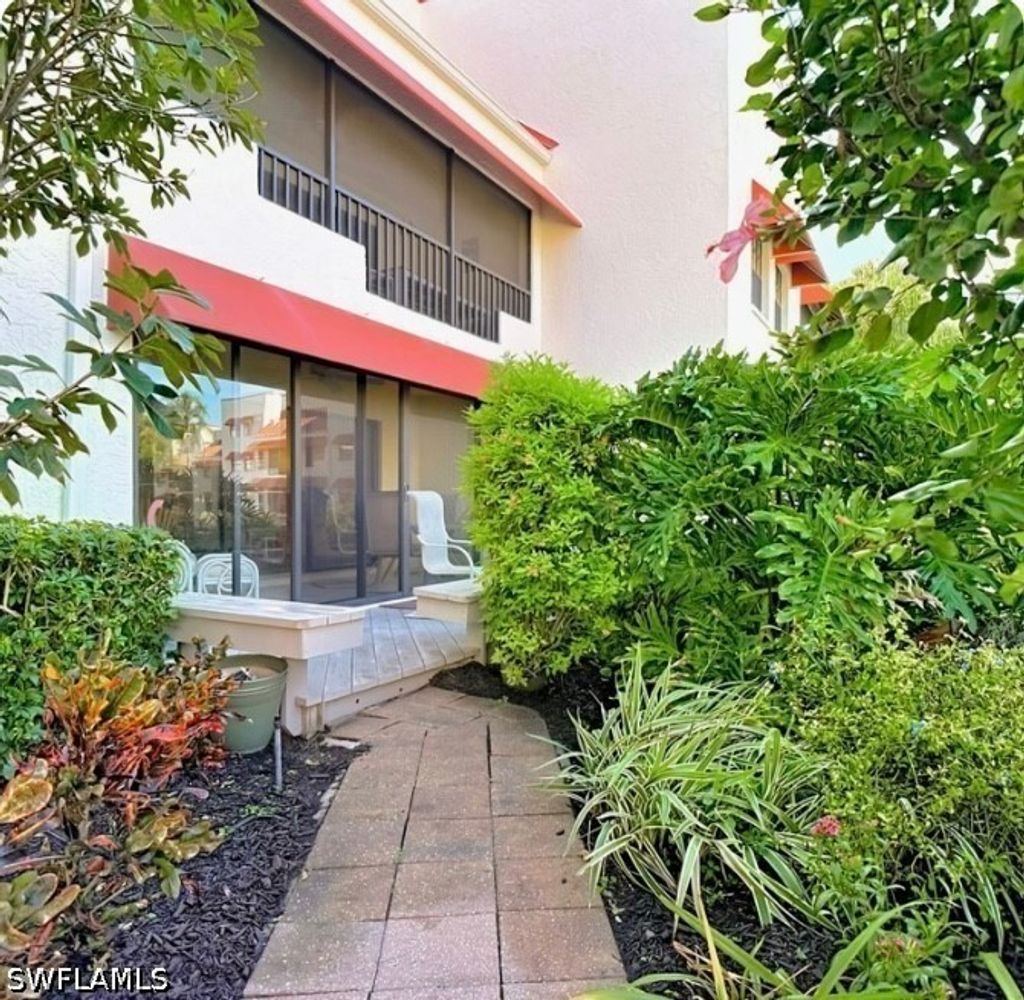 627 Serendipity Dr 627, Naples