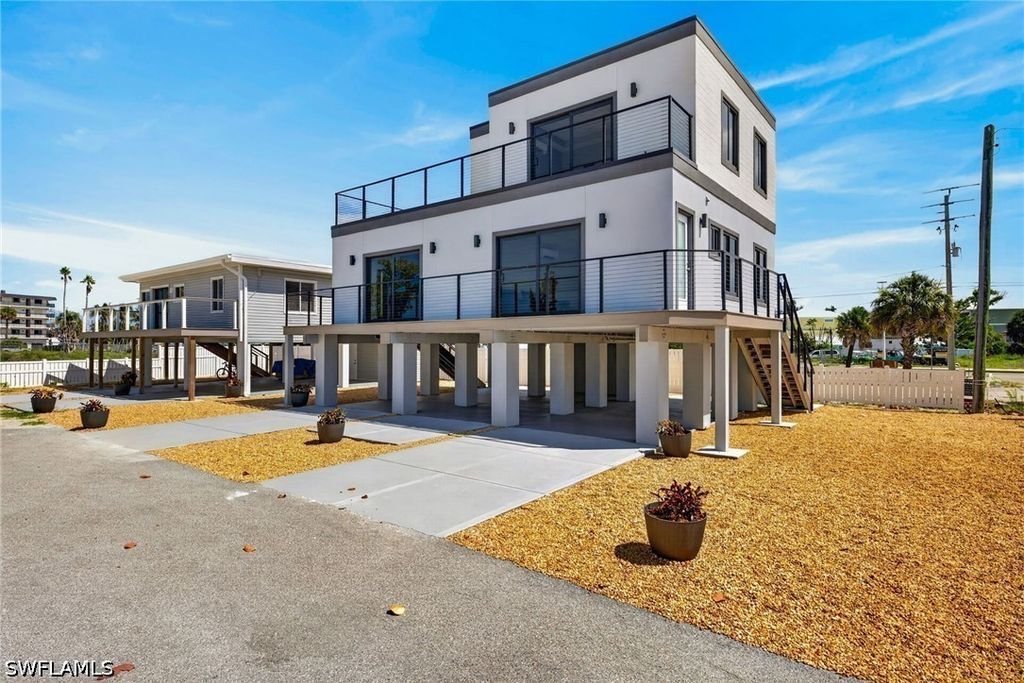 71 Mango St, Fort Myers Beach