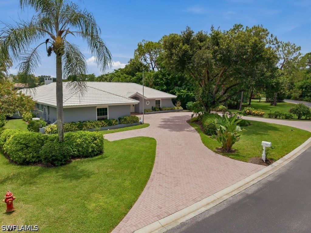 740 Bald Eagle Dr 40, Naples