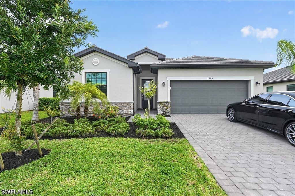 1385 Birdie Dr, Naples